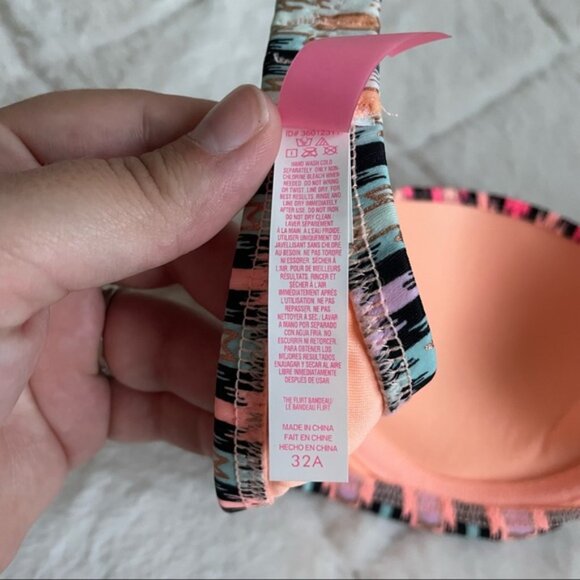 Victoria’s Secret | Warm Ikat “The Flirt Bandeau” Bikini Top | Size 32A - Picture 9 of 11